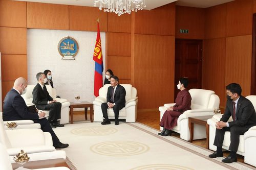 Элчин сайд Зафер Атеш Итгэмжлэх жуух бичгээ өргөн барилаа